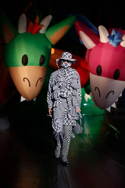 Look 50